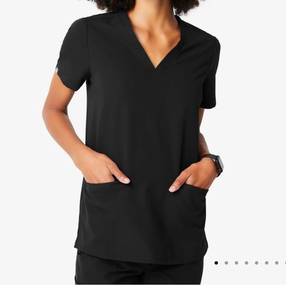FIGS Casma 3-pocket scrub top Small